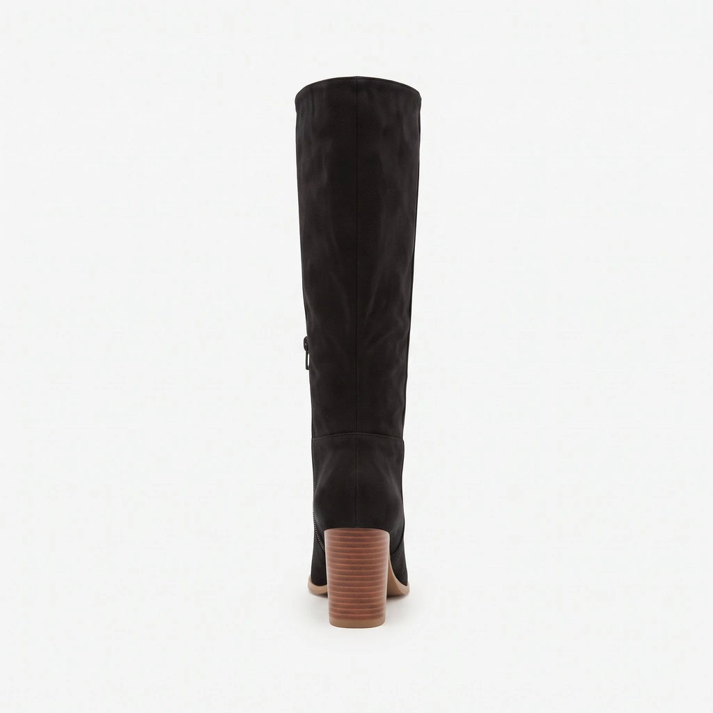 Noir botte femme seule en studio, vue de dos, tige haute, fermeture éclair latérale et talon épais