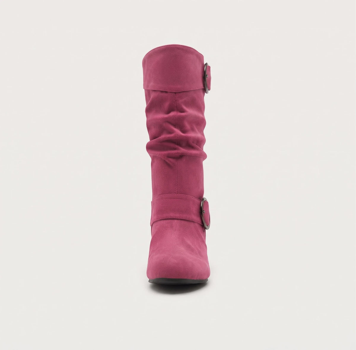 Rose fuchsia botte femme seule en studio, vue de face, tige haute froncée, boucles à anneau métallique sur les côtés et bout pointu